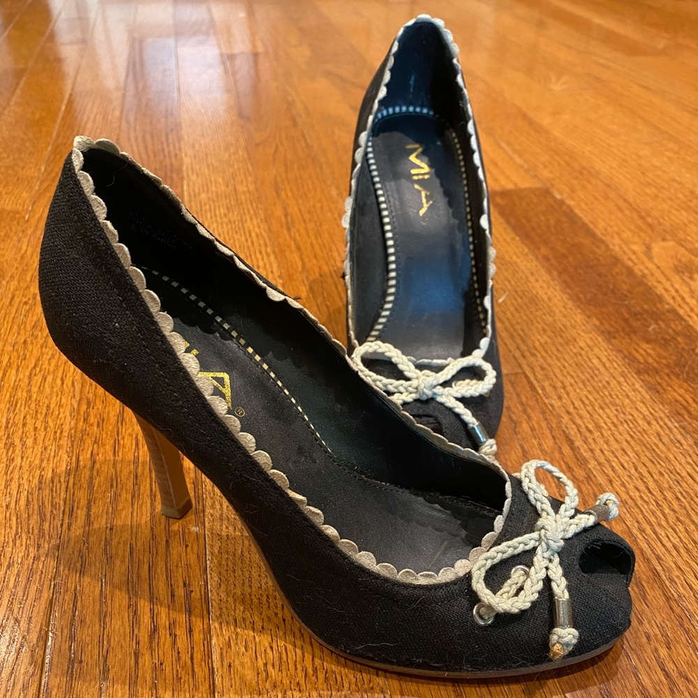 MIA Marbella Peep toe Pumps